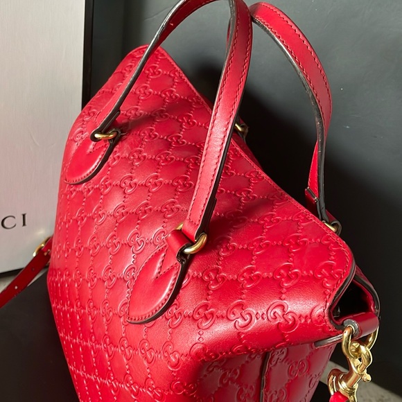 Authentic Gucci Red Leather Tote/ Shoulder Bag. - Picture 5 of 16